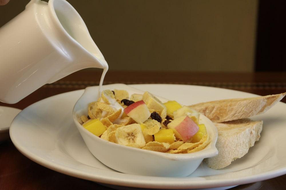 Herald Suites Polaris Makati City Kültér fotó