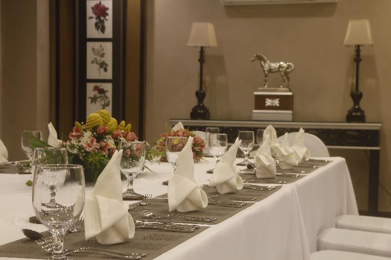 Herald Suites Polaris Makati City Kültér fotó